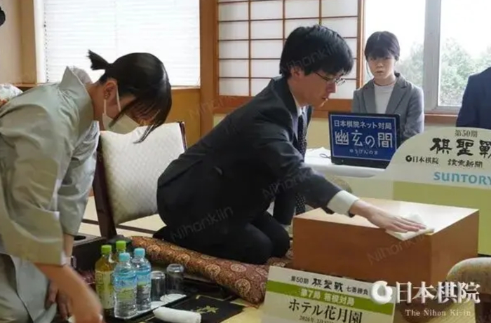 虎扑电竞官方入口-同一年出战棋圣、十段两项挑战赛的棋手 芝野虎丸期待开辟新时代|赵治勋|小林光一|井山裕太|棋圣战|十段战_新浪体育_新浪新闻